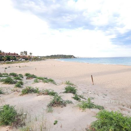 Apartamento Cosy House With Garden Infront Of The Sea Creixell Exterior foto