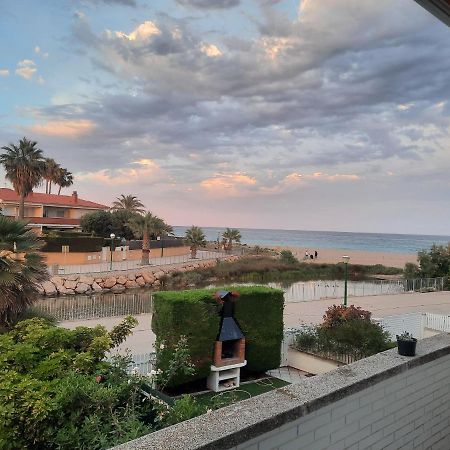 Apartamento Cosy House With Garden Infront Of The Sea Creixell Exterior foto