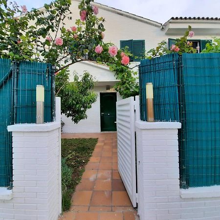 Apartamento Cosy House With Garden Infront Of The Sea Creixell Exterior foto