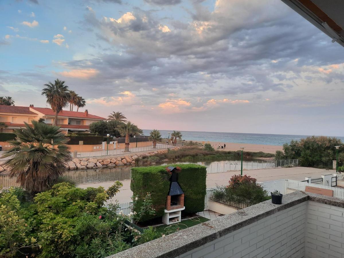 Apartamento Cosy House With Garden Infront Of The Sea Creixell Exterior foto