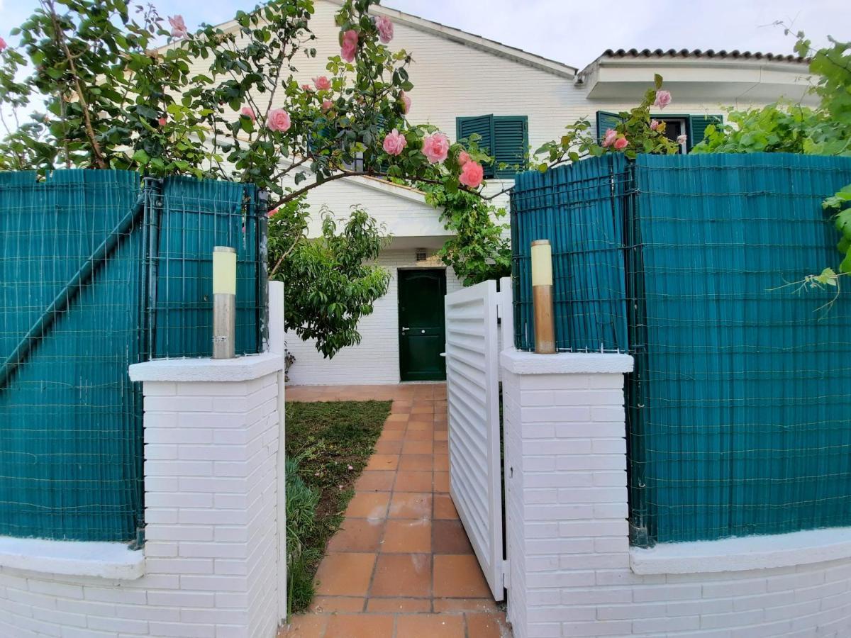 Apartamento Cosy House With Garden Infront Of The Sea Creixell Exterior foto