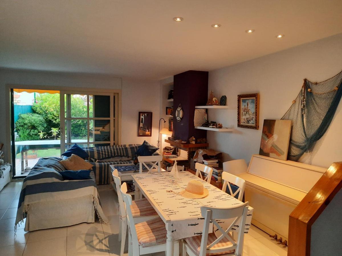 Apartamento Cosy House With Garden Infront Of The Sea Creixell Exterior foto