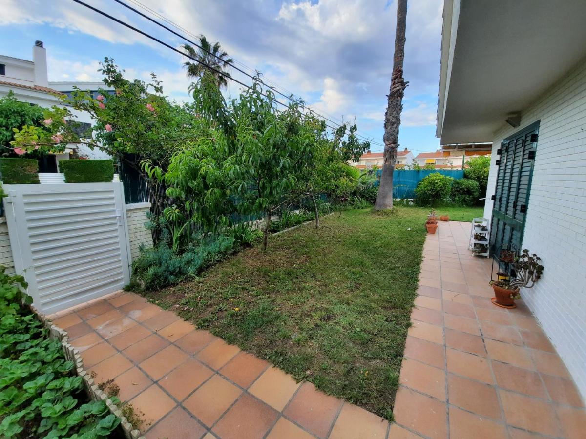 Apartamento Cosy House With Garden Infront Of The Sea Creixell Exterior foto